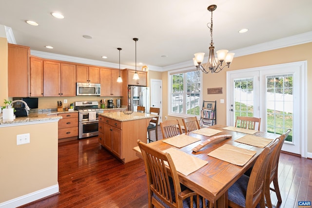dining room featuring a chandelier, dark wood-style flooring, crown molding, recessed lighting, and baseboards