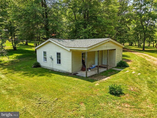  - view of front of house featuring a shingled roof and a front yard
