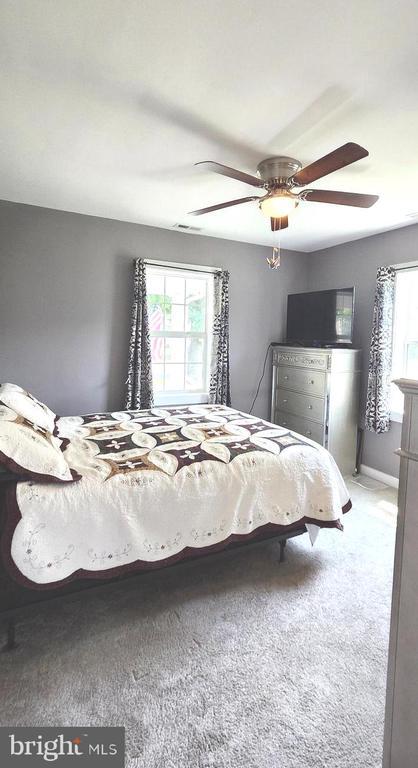320 Third St, Fredericksburg, VA 22408 - carpeted bedroom featuring ceiling fan