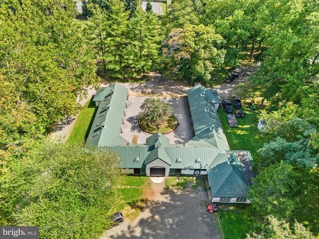 aerial view of property and surrounding area