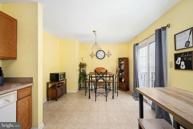 7207 Finch Ln, Fredericksburg, VA 22407 - dining area with baseboards