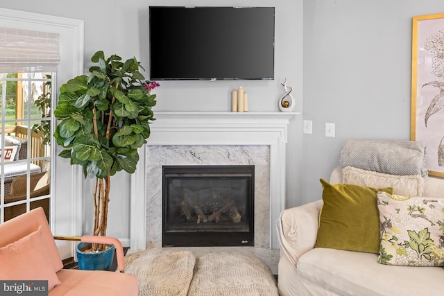 11606 New Bond St, Fredericksburg, VA 22408 - living area with a premium fireplace