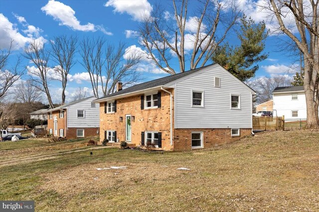 view of front of property with a front yard