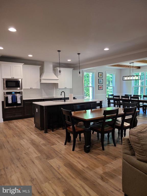 150 Winchester Trl, Mineral, VA 23117 - dining area featuring light wood-type flooring, plenty of natural light, recessed lighting, and ornamental molding