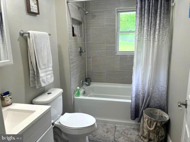 12134 Baylor Ln, Orange, VA 22960 - full bathroom featuring shower / tub combo and vanity