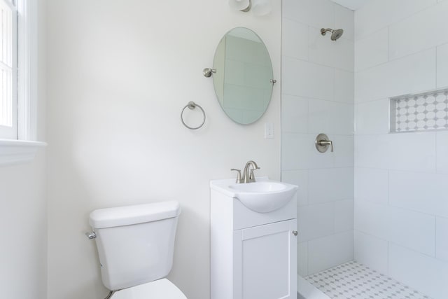 1002 Coalter St, Staunton, VA 24401 - bathroom with vanity, toilet, and tiled shower