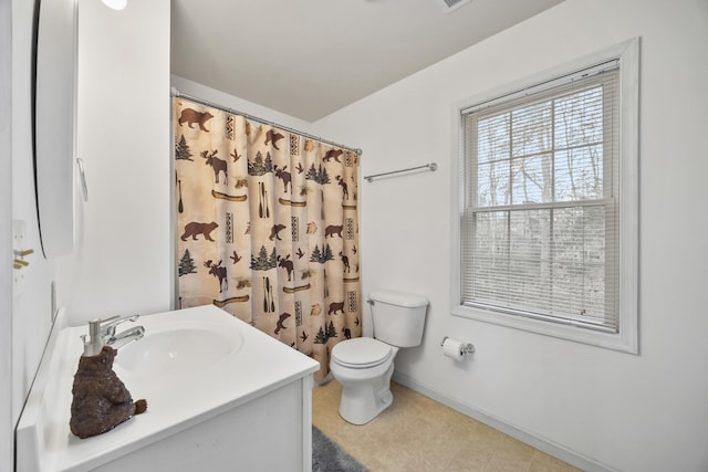 bathroom with toilet, curtained shower, baseboards, and vanity