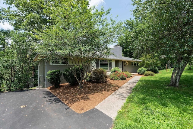 916 Selma Blvd, Staunton, VA 24401 - view of front facade with a front yard