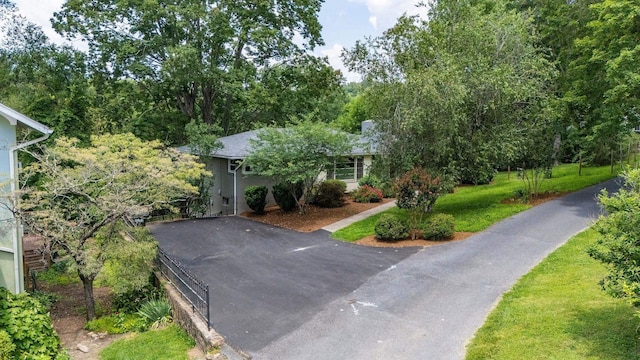 916 Selma Blvd, Staunton, VA 24401 - obstructed view of property with driveway