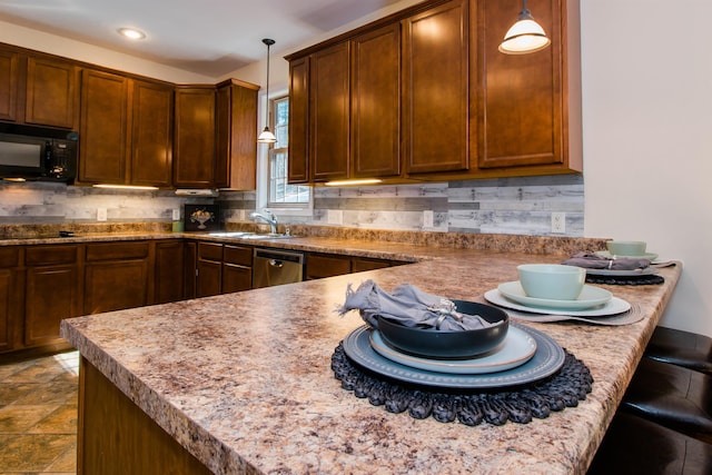 9839 Brunk Spring Ln, Broadway, VA 22815 - kitchen with black appliances, decorative backsplash, a breakfast bar area, hanging light fixtures, and recessed lighting