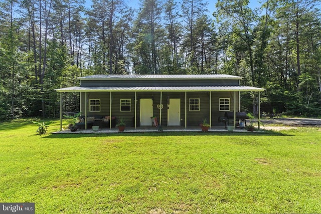 275 Freestyle Ln, Mineral, VA 23117 - back of property with a porch and a lawn