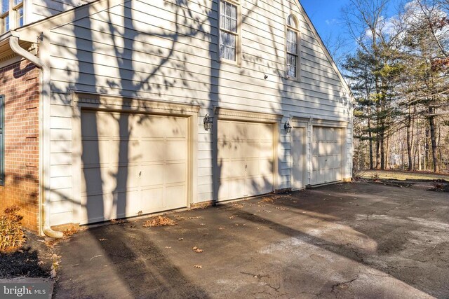 8413 Pathfinders Ct, Spotsylvania, VA 22553 - garage featuring driveway