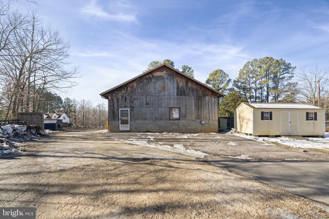 view of side of property with a storage shed