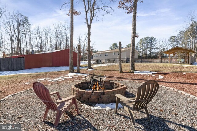 view of yard featuring an outdoor fire pit