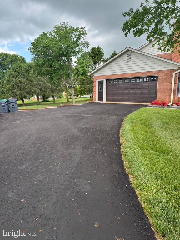7880 Sir Topas Dr, Warrenton, VA 20186 - view of front of house featuring a garage, a front lawn, and brick siding
