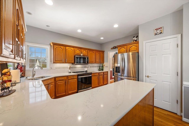 102 Shawn Cir, Staunton, VA 24401 - kitchen featuring a sink, a peninsula, stainless steel appliances, tasteful backsplash, and recessed lighting