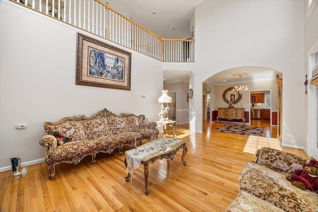 102 Shawn Cir, Staunton, VA 24401 - living area featuring a notable chandelier, baseboards, ornamental molding, arched walkways, and a high ceiling