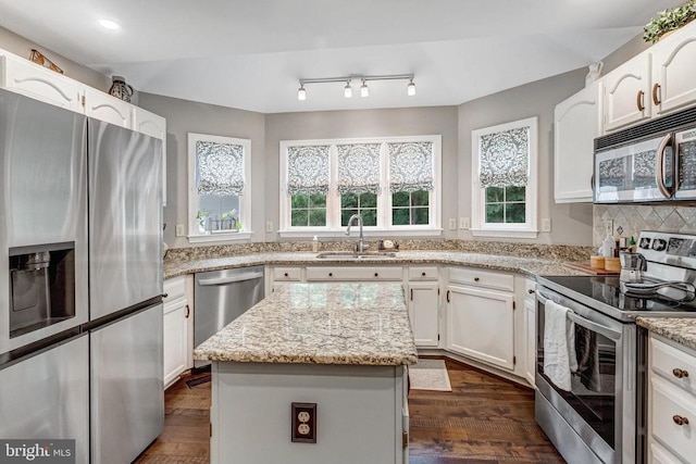 10101 Westover Ct, Fredericksburg, VA 22408 - kitchen featuring appliances with stainless steel finishes, a sink, healthy amount of natural light, and white cabinets