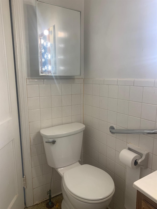 471 Gay St E, Harrisonburg, VA 22802 - bathroom with tile walls, toilet, wainscoting, and vanity