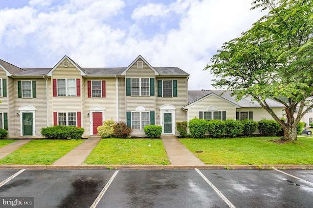 2912 Broyhill Ct, Fredericksburg, VA 22408 - townhome / multi-family property with uncovered parking and a front yard