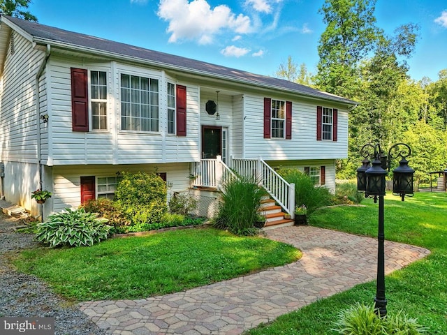 19303 Frazier Rd, Culpeper, VA 22701 - bi-level home with a front lawn