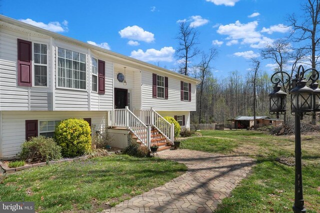 19303 Frazier Rd, Culpeper, VA 22701 - bi-level home with a front lawn