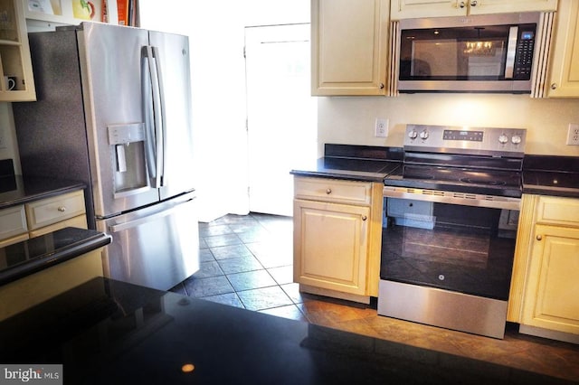 315 Ganders Dr, Luray, VA 22835 - kitchen with dark countertops and appliances with stainless steel finishes