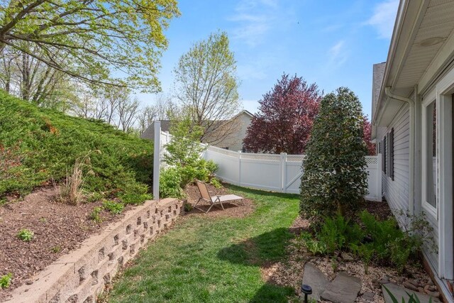 521 Hickory Grove Cir, Harrisonburg, VA 22801 - view of yard