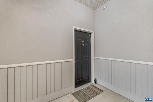 entrance to property with stucco siding