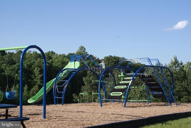 9528 Fall Haven Rd, Fredericksburg, VA 22407 - view of communal playground