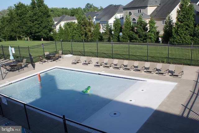 9528 Fall Haven Rd, Fredericksburg, VA 22407 - community pool featuring a patio area