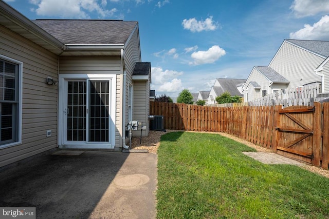 11120 Dragons Lair Dr, Fredericksburg, VA 22407 - fenced backyard featuring a patio area