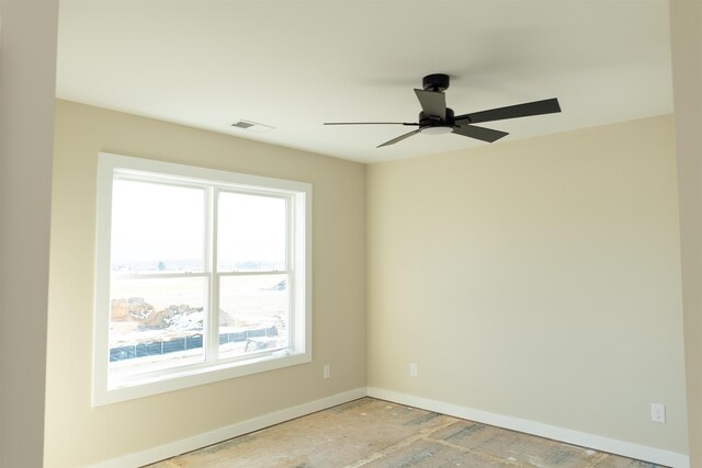 empty room with ceiling fan