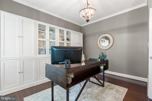 office area featuring dark wood-style flooring, a chandelier, baseboards, and crown molding