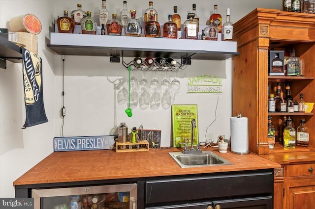 11326 Oakville Ln, Spotsylvania, VA 22551 - indoor wet bar with wine cooler