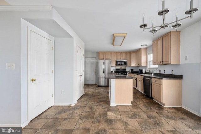 10501 Crestfield Ln, Spotsylvania, VA 22553 - kitchen featuring stainless steel appliances, baseboards, dark countertops, a sink, and a center island