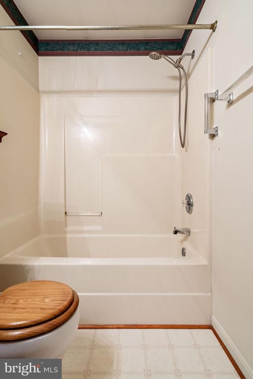 4117 Dartmoor Ct, Fredericksburg, VA 22408 - bathroom with shower / bathtub combination, toilet, and baseboards