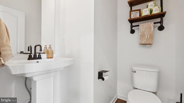 bathroom featuring toilet