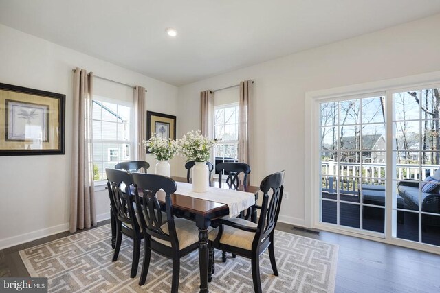 dining area with light wood-style flooring, baseboards, visible vents, and recessed lighting