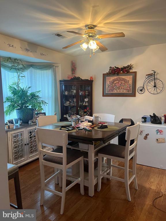 dining area with dark hardwood / wood-style floors and ceiling fan