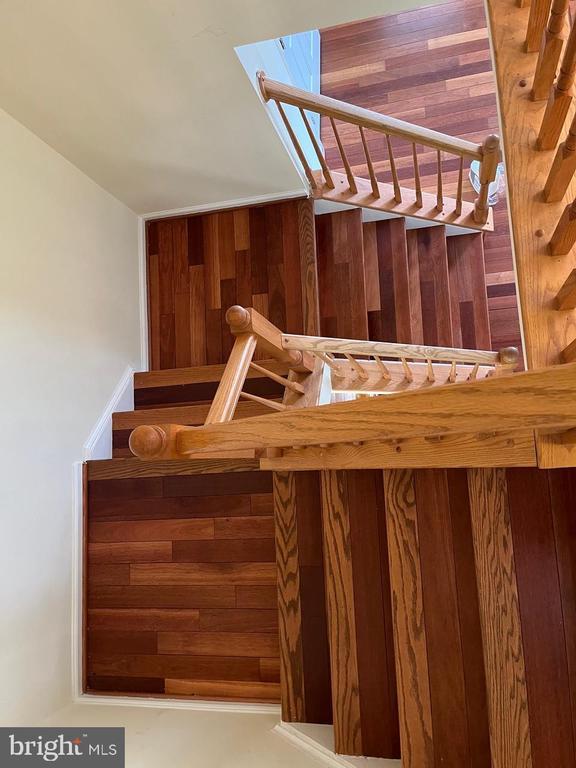 9808 Bartley Ct, Fredericksburg, VA 22408 - view of staircase