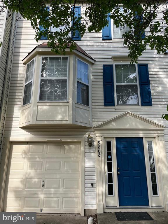 9808 Bartley Ct, Fredericksburg, VA 22408 - view of front of home with a garage