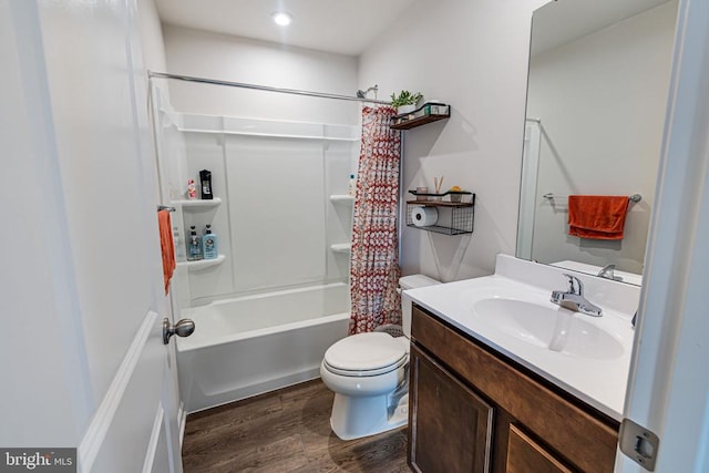 2612 High Pt, Culpeper, VA 22701 - bathroom featuring wood finished floors, toilet, vanity, and shower / tub combo