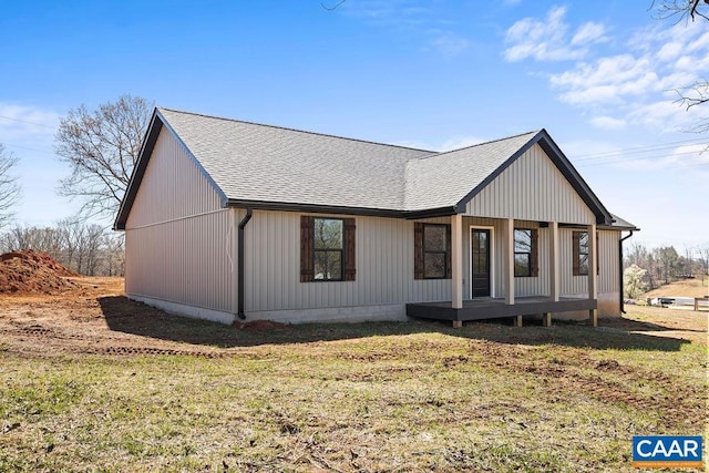 modern farmhouse style home featuring a front lawn, a porch, and roof with shingles