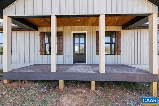 property entrance with covered porch