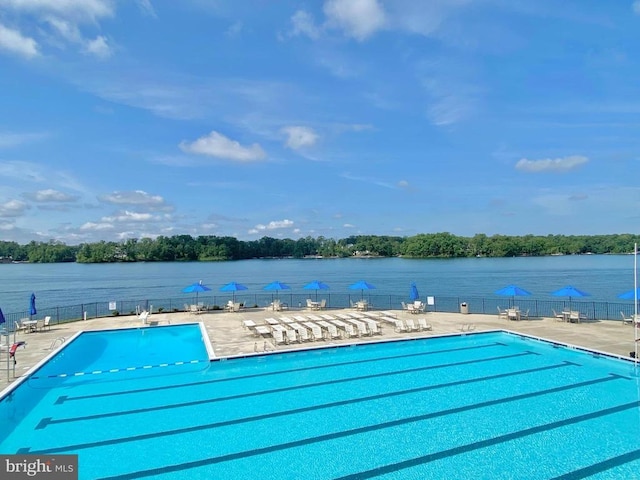 11220 Chivalry Chase Ln, Spotsylvania, VA 22551 - community pool with a patio and a water view