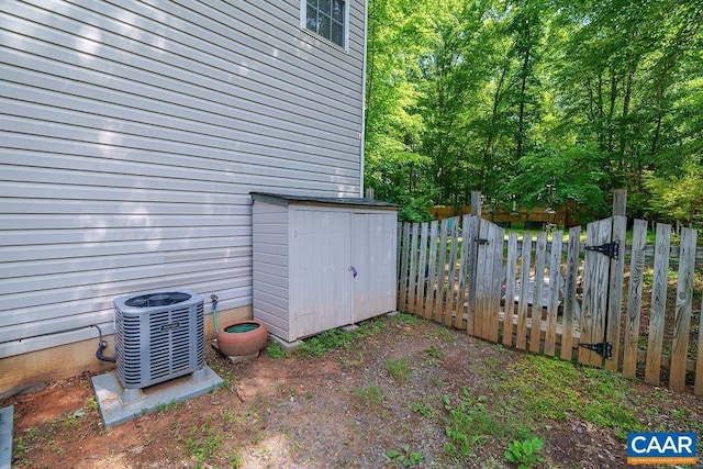 895 Jefferson Dr, Palmyra, VA 22963 - view of yard featuring central AC unit