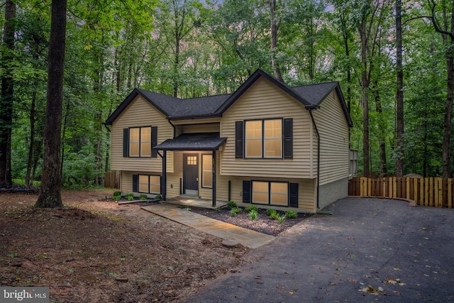 12719 Pickett Ct, Spotsylvania, VA 22551 - raised ranch with roof with shingles and asphalt driveway