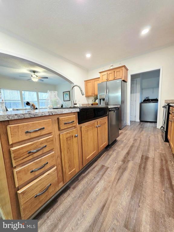 14511 Antler Rd, Fredericksburg, VA 22407 - kitchen featuring stainless steel appliances, light wood finished floors, ceiling fan, washer / dryer, and recessed lighting