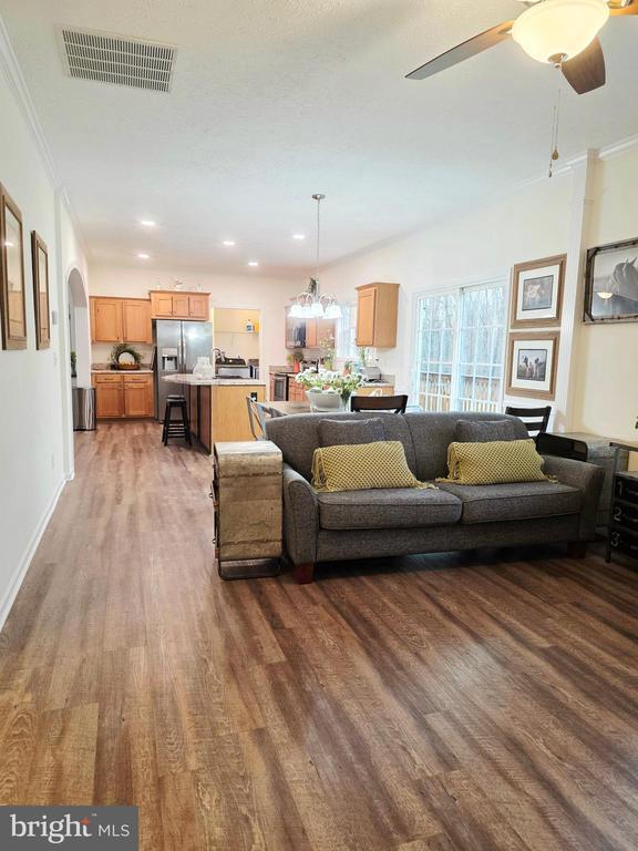 14511 Antler Rd, Fredericksburg, VA 22407 - living room featuring wood finished floors, ornamental molding, arched walkways, ceiling fan, and recessed lighting
